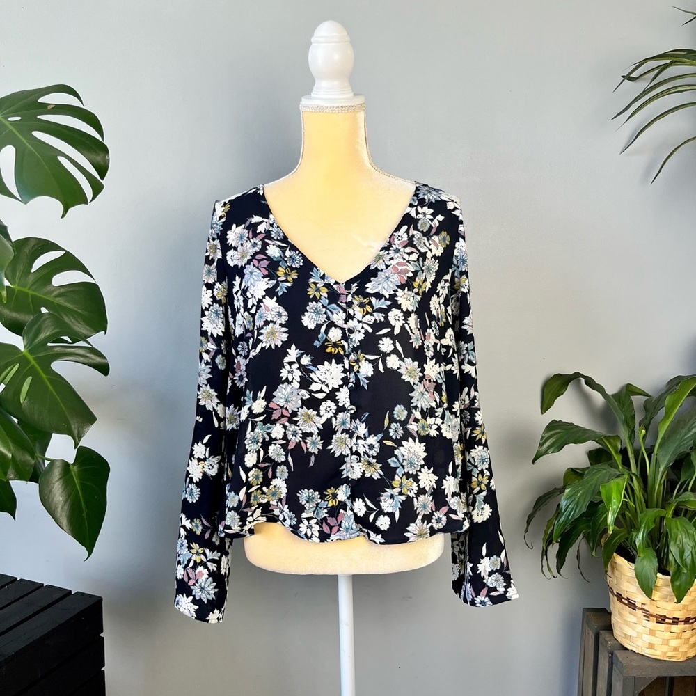 Cupcakes & Cashmere Floral Long Sleeve Blouse Size Medium